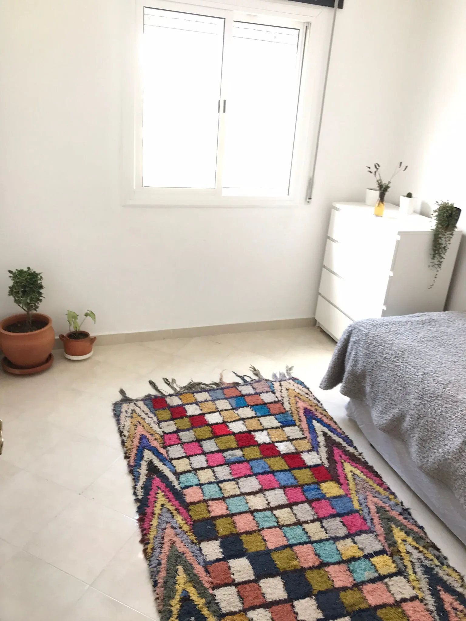 Appartement haut standing à louer à Tétouan, 2 chambres et salon, au 4ème étage.