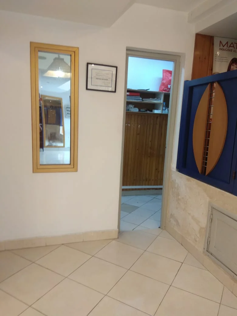 La clé d'un magasin à vendre dans la ville de Tétouan, d'une superficie de 200 mètres carrés