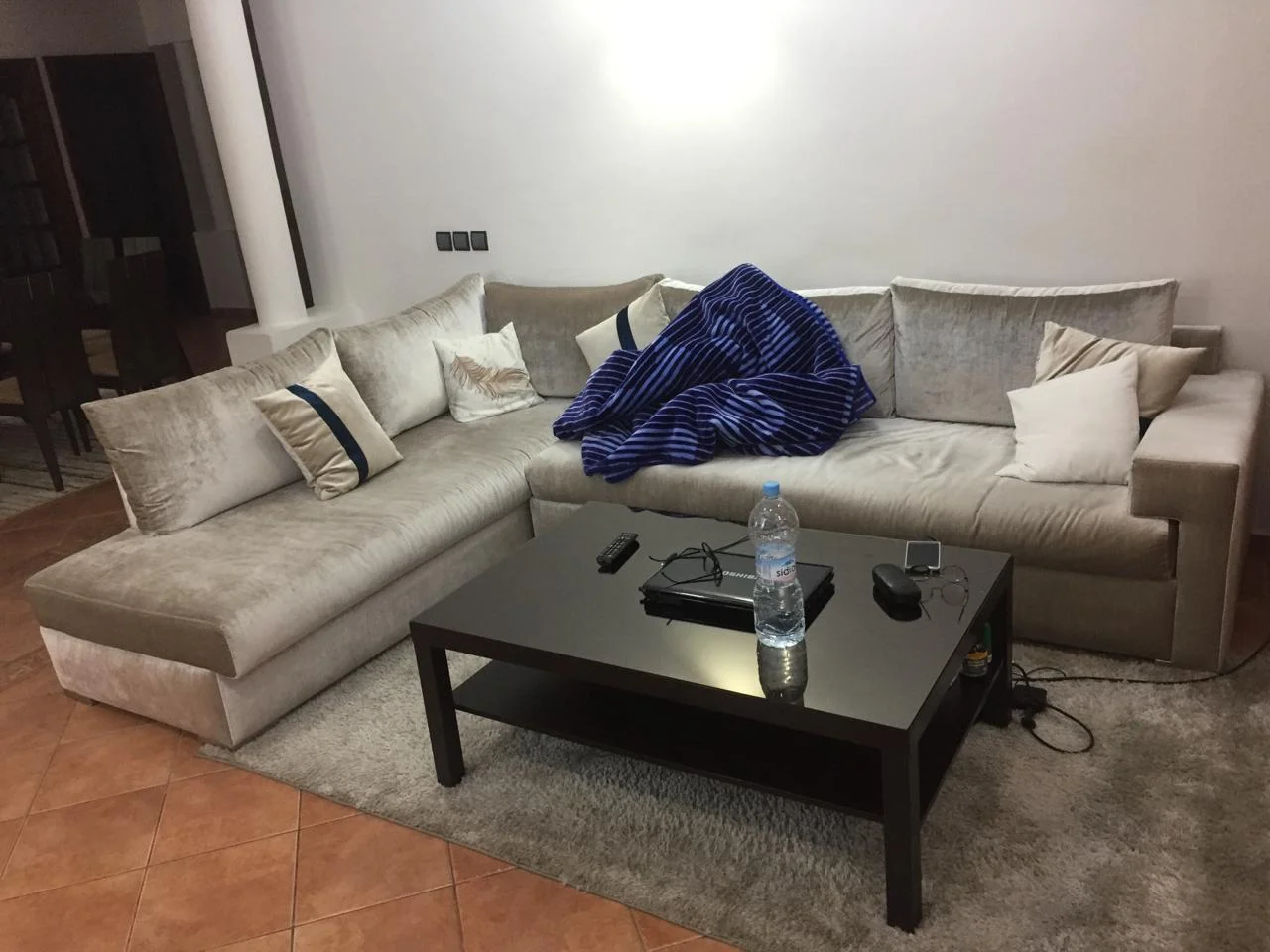 Luxueux appartement meublé à Tétouan au design moderne 3 salons 2 chambre 1 er étage 178 mètres