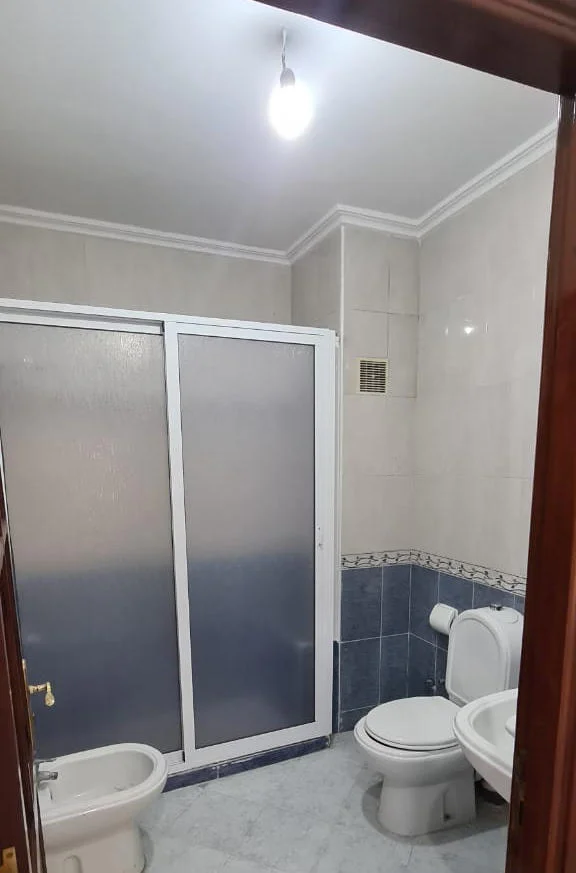 Appartement à vendre à tetouan 3 chambres salon salle de bain 2ème étage portefeuille 104 mètres