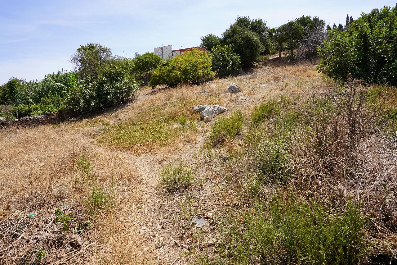 térrain à vondre à tetouan 640 mètres carrés Property ، deux faces 