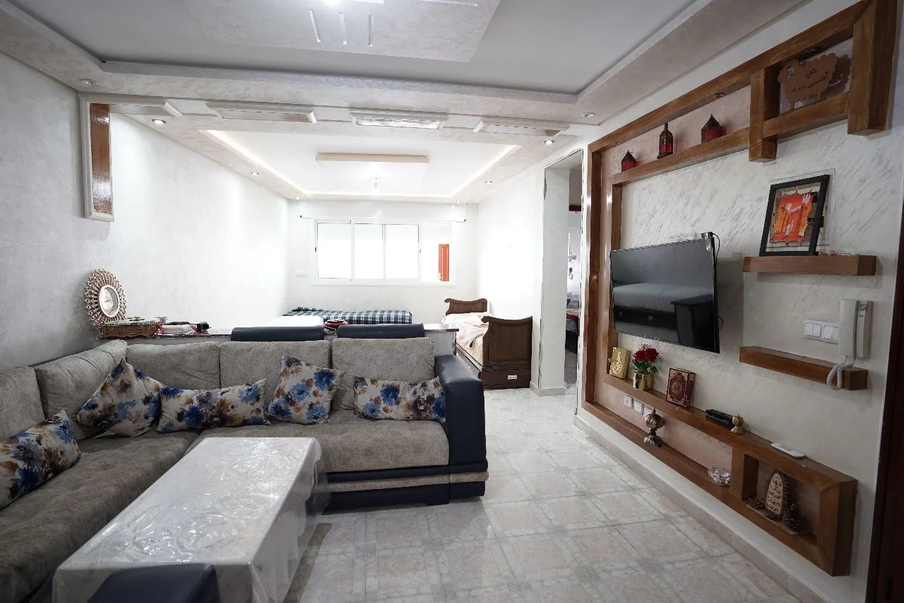 Bel appartement à Tétouan 4ème étage 2 chambre  2 salon  balcon 70 mètres 