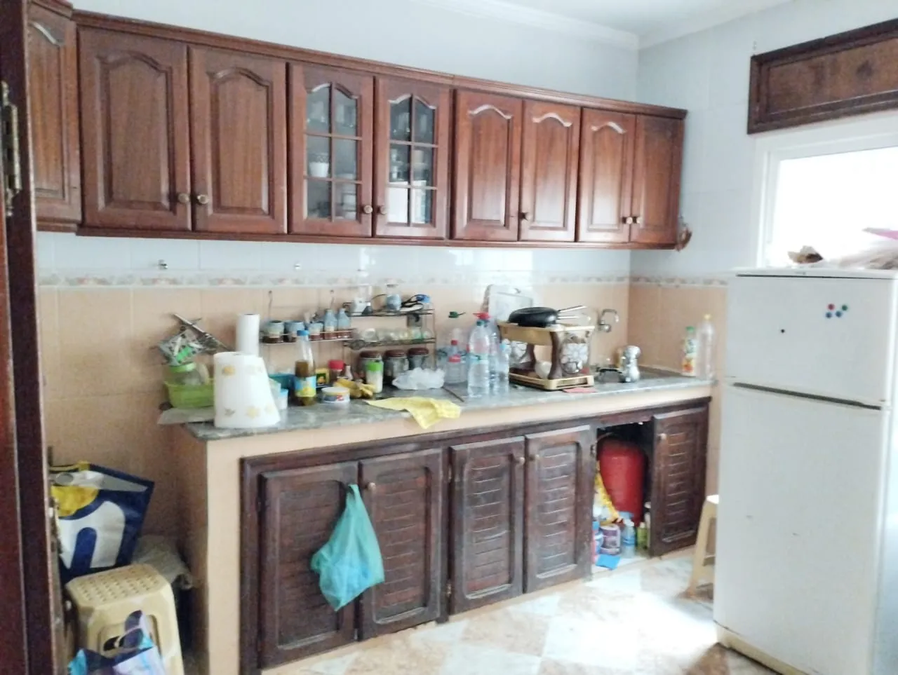 Appartement titré à vendre au troisième étage, composé de 2 chambres et un salon