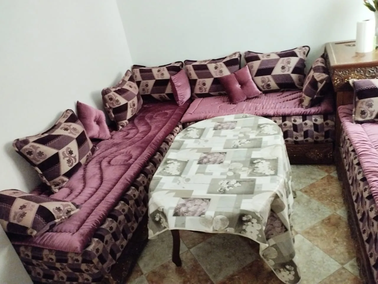 Appartement titré à vendre au troisième étage, composé de 2 chambres et un salon