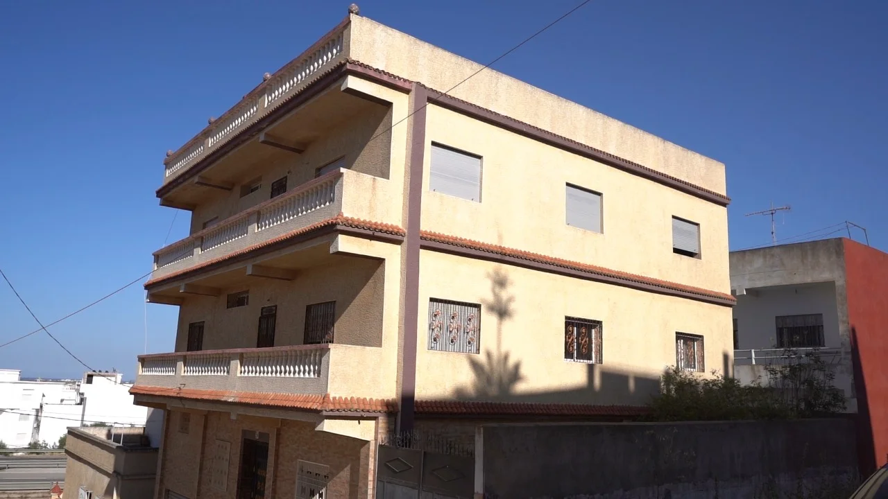 maison indépendant A vendre à Tétouan  Se compose de trois étages 140 m 