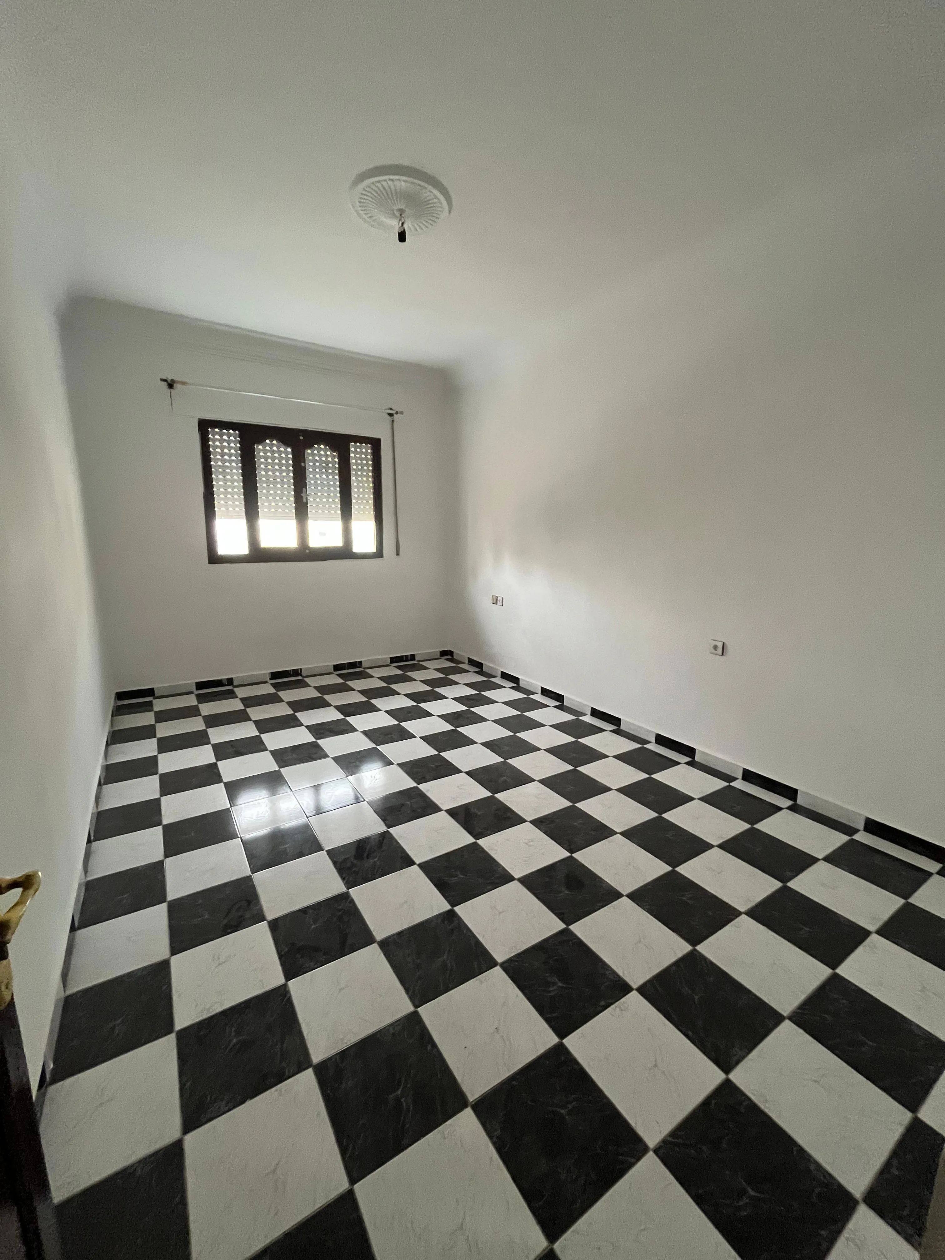 Appartement à Louer à Tétouan   1er Étage, 3 Chambres et 2 Salons