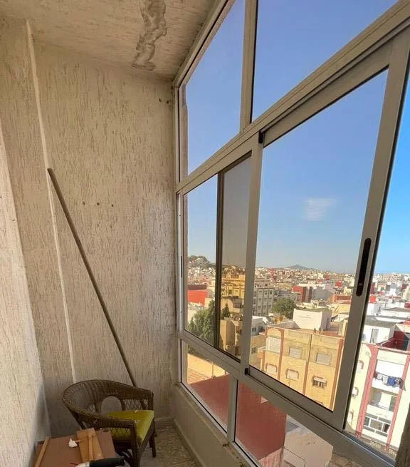 Appartement à vendre à tetouan salon 2 chambre balcon 4ème étage 77 mètres