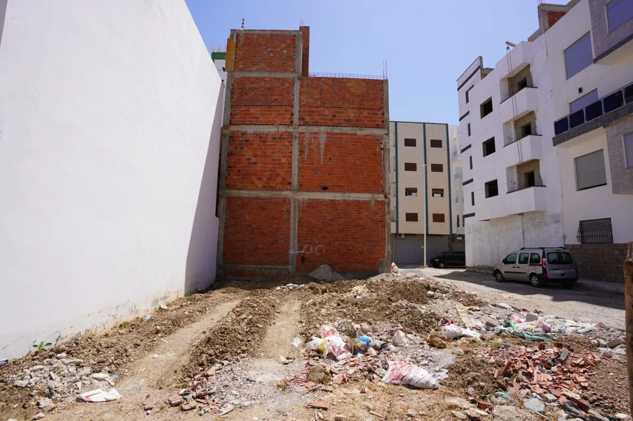 Terrain constructible à vendre dans le quartier de Tétouan 107 mètres