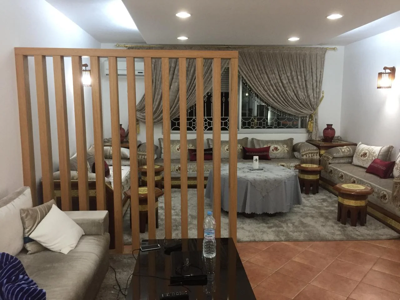 Luxueux appartement meublé à Tétouan au design moderne 3 salons 2 chambre 1 er étage 178 mètres