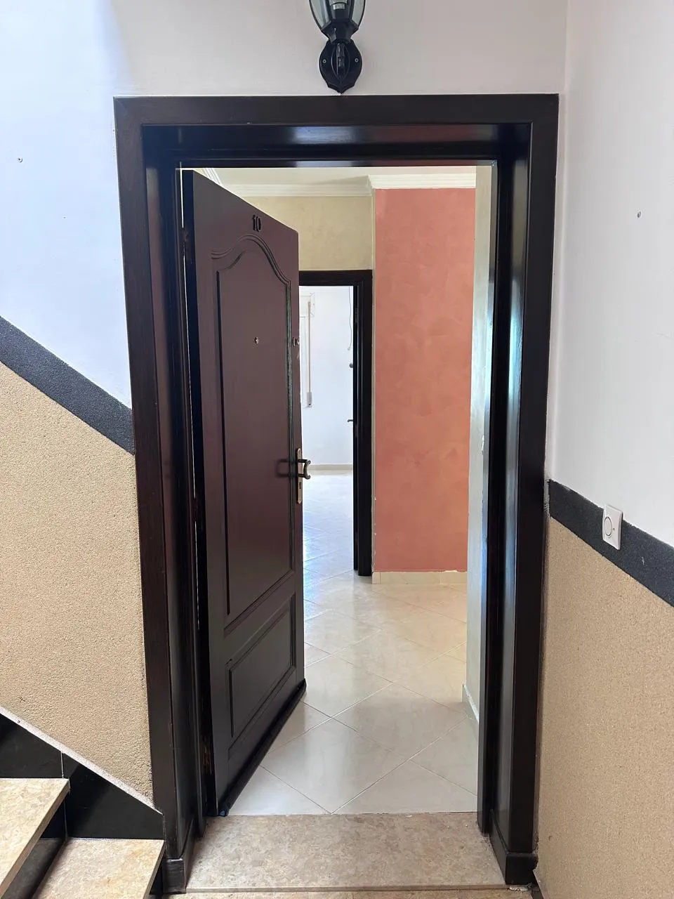 Charmant appartement à vendre à Tétouan  3e étage, 2 façades,  sans ascenseur