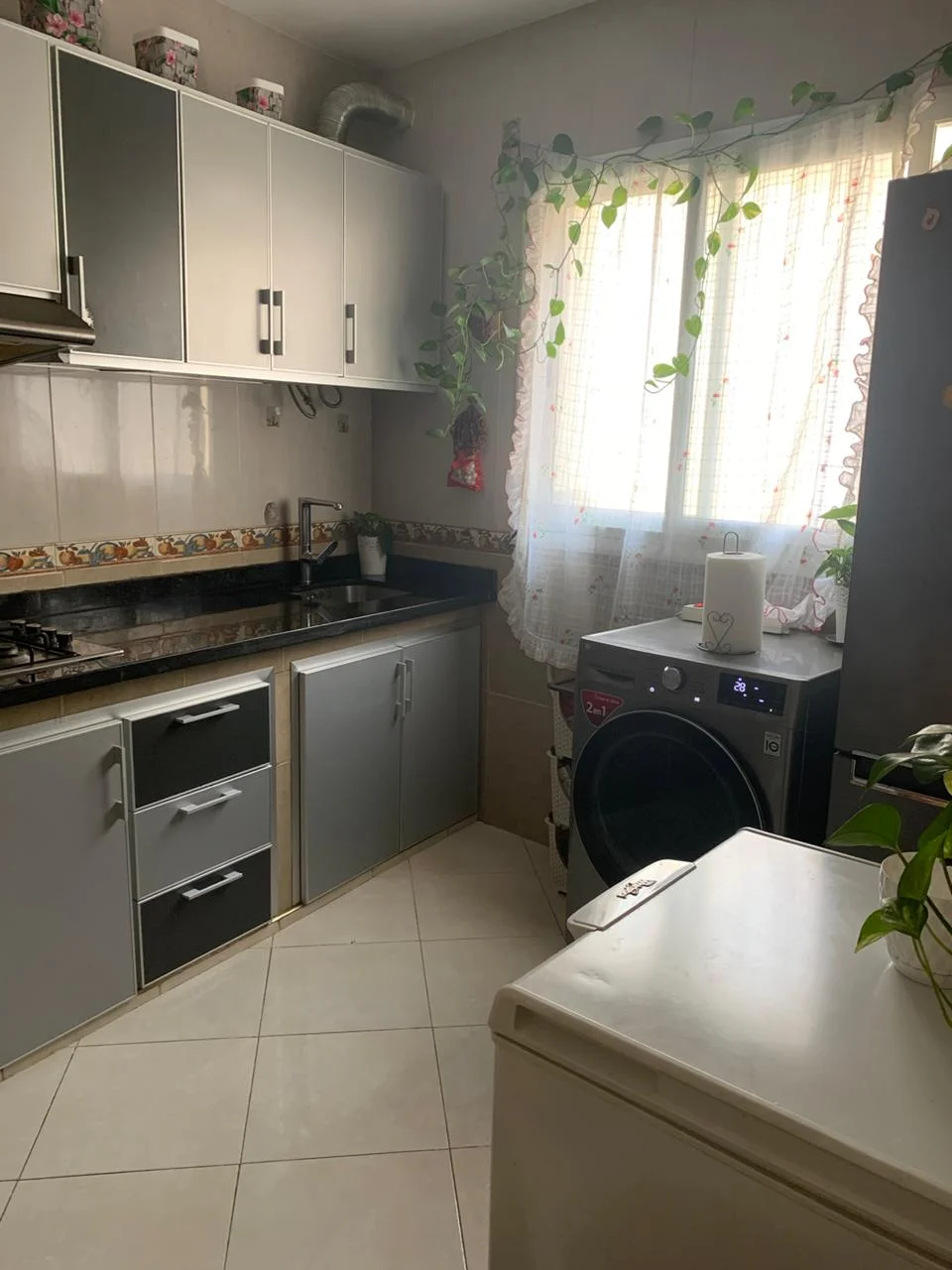 Appartement à vendre à Tétouan, 100 m, 3 chambres 2 salons 4 étage .