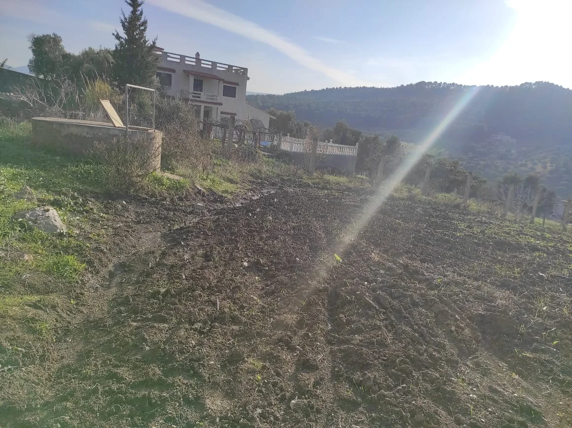 Terrain Agriculture a vendre a cote de tétouan 2341 m² 4 facades Titrée Villa R3