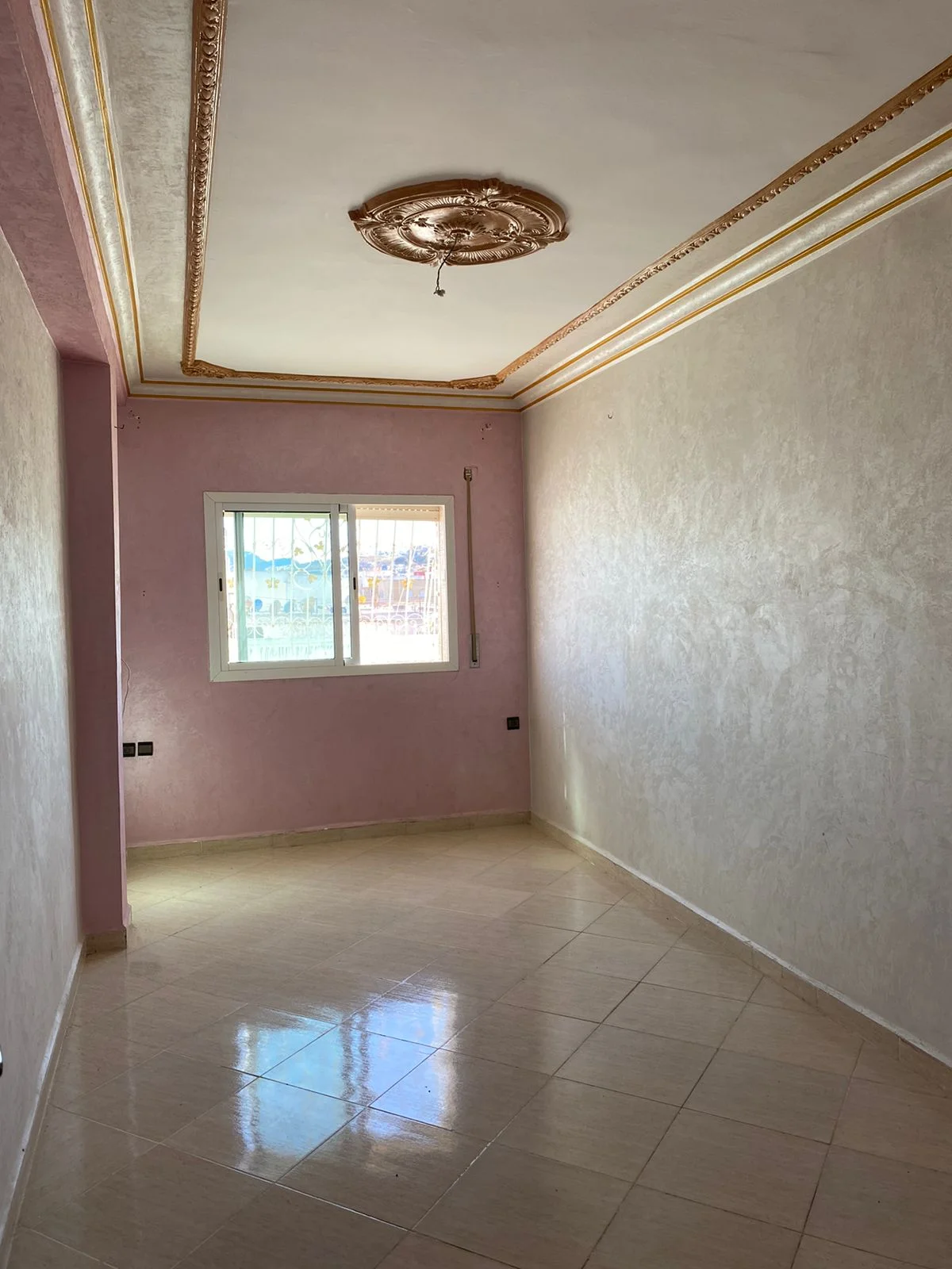 Bel appartement à vendre à Tétouan, d'une superficie de 77 m, avec 2 chambres 