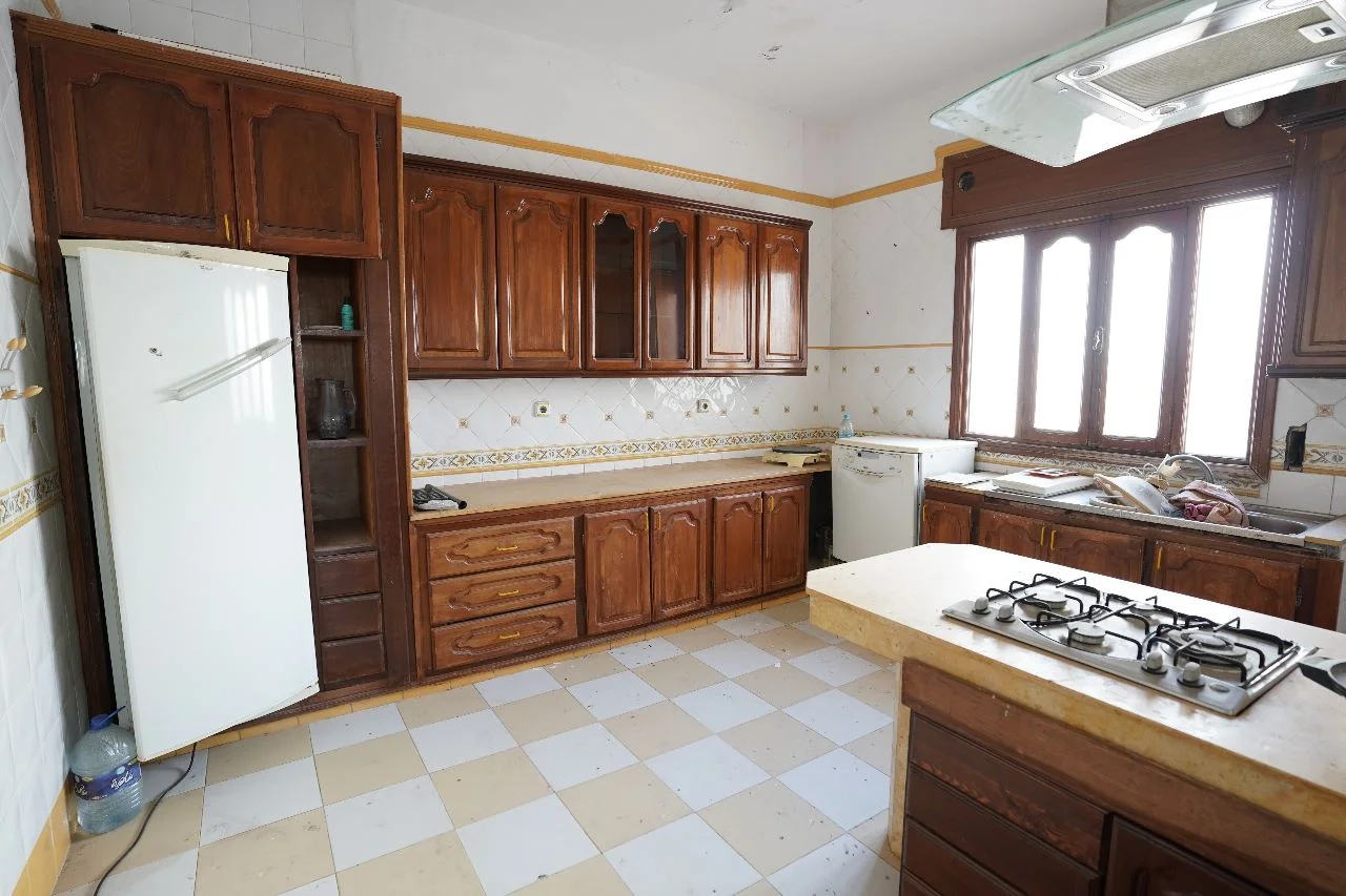 Duplex à vendre dans la ville de Tétouan 5 chambres 3 salons 4 balcons 300 M² 