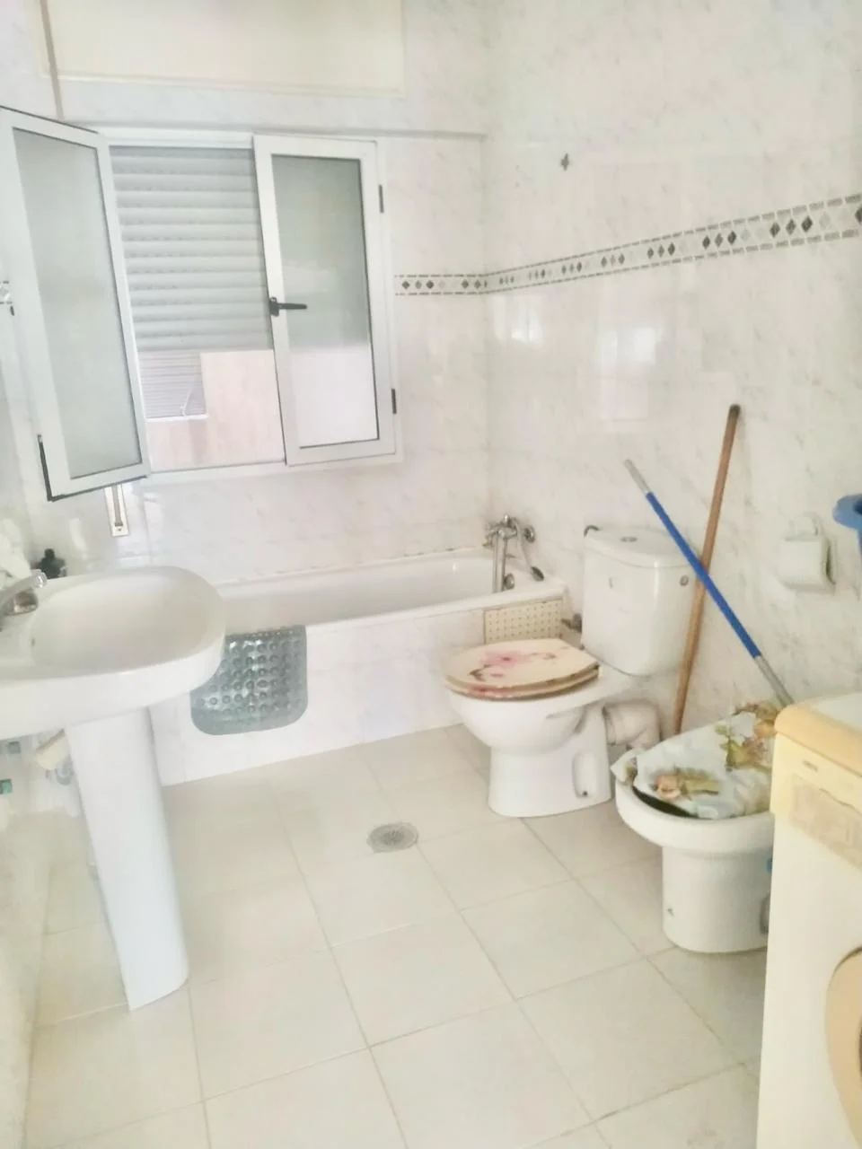 appartement a vendre à tetouan à lhamama lbaidaa 80m² 4 etage 2 chambre salon 